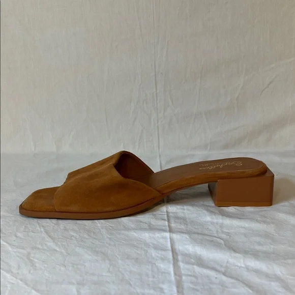 Seychelles Women’s Tan Suede Mules size 9 - Picture 8 of 10